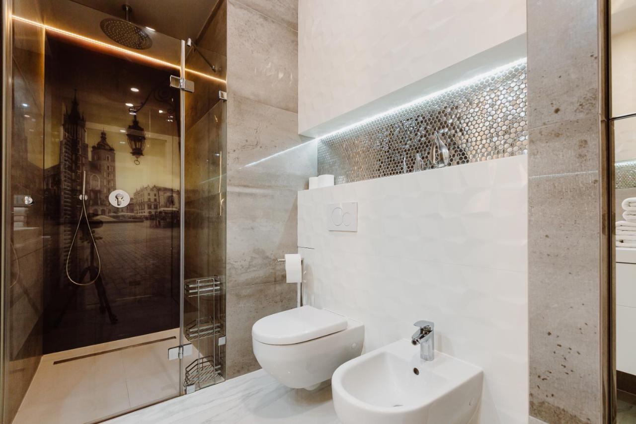 Deluxe One-Bedroom Suite | King-size bed | A or C