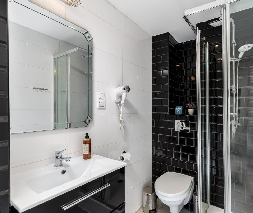 Deluxe Suite | King-size bed | 40m2 Terrace | A or C
