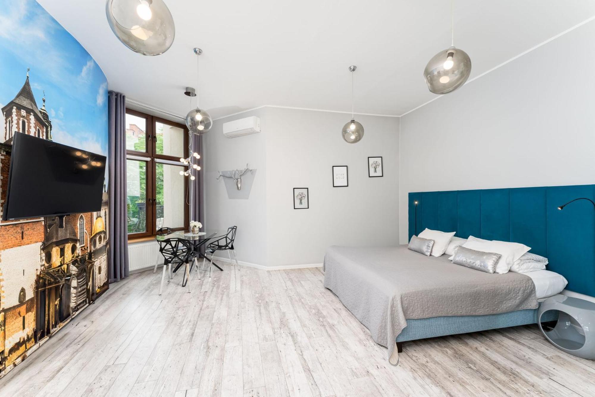 Deluxe Suite | King-size bed | A or C
